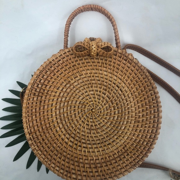Round Wicker Women’s cross body purse W/handle - Picture 6 of 13